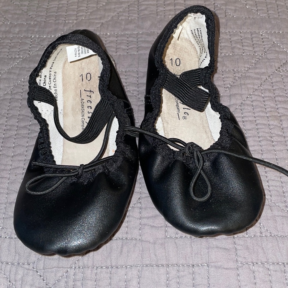 Black ballet shoes